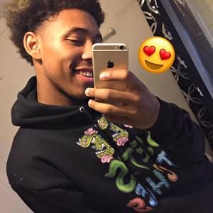 Meet your Posher, Dee